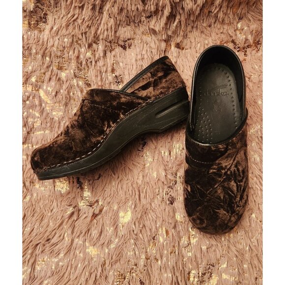 Dansko Brown Crushed Velvet Womens Clogs Size 38 (7.5/8) - Picture 1 of 6